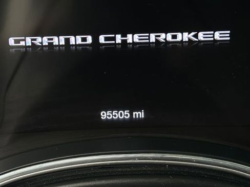 Used 2019 Jeep Grand Cherokee Altitude image 22