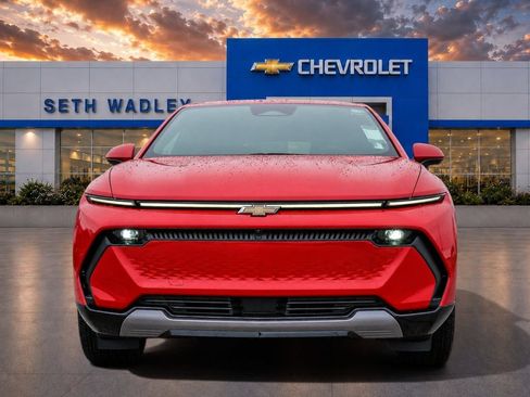 Used 2024 Chevrolet Equinox EV LT AWD/4WD image 2