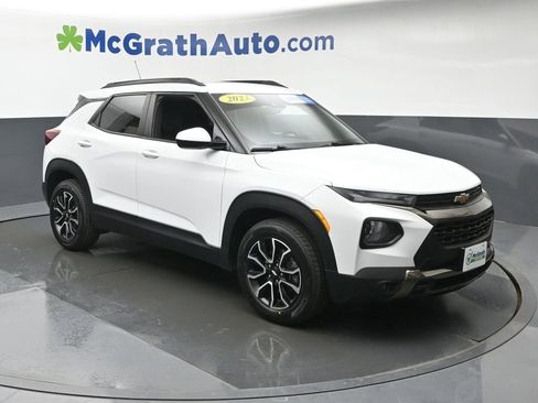Used 2023 Chevrolet TrailBlazer ACTIV FWD image 2