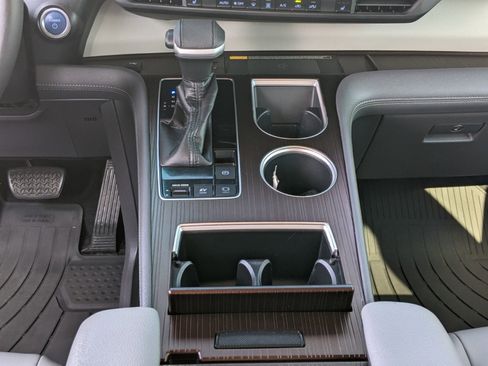 Used 2021 Toyota Sienna XLE w/ XLE Plus Package image 19