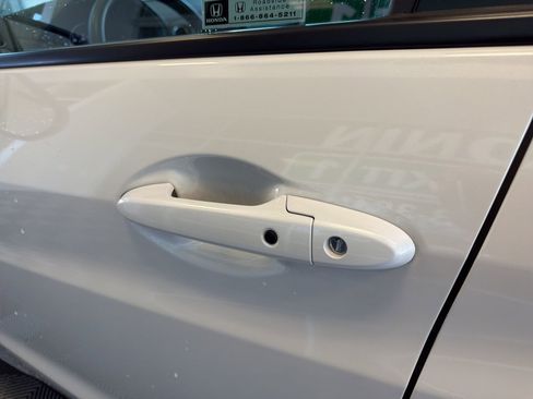 Used 2022 Honda HR-V EX image 9