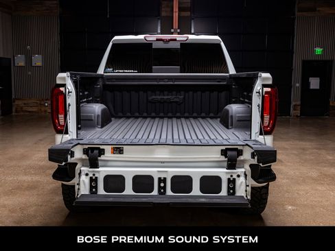 Used 2024 GMC Sierra 1500 AT4 w/ Technology Package image 9