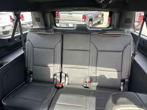 New 2026 Chevrolet Suburban Premier w/ Sun And Tow Package AWD/4WD image 26
