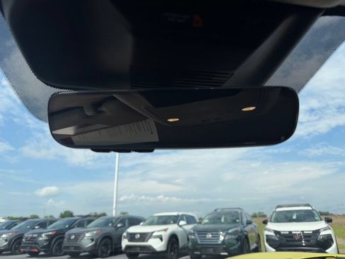 Used 2025 Nissan Kicks SR w/ SR Premium Package AWD/4WD image 30