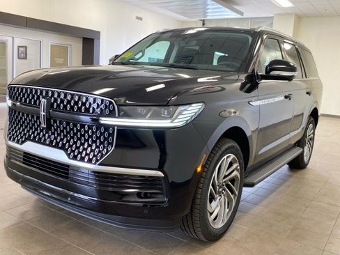 New 2026 Lincoln Navigator Premiere AWD/4WD image 4