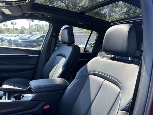 New 2025 Jeep Grand Cherokee Limited image 15