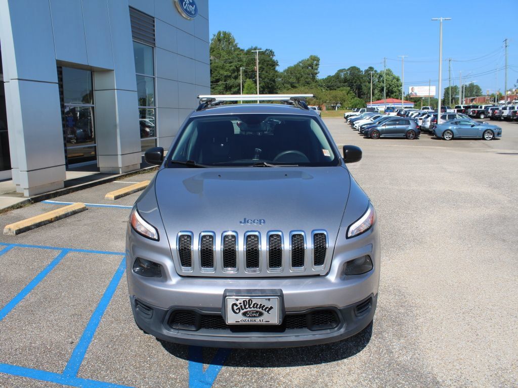 Used 2016 Jeep Cherokee Sport AWD/4WD image 5
