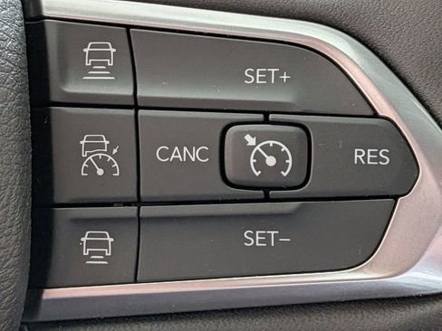 Used 2025 Jeep Compass Limited image 23