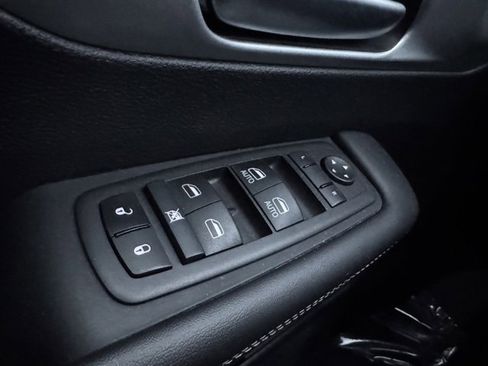 Used 2024 Chrysler Pacifica Select image 34