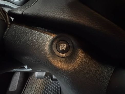 Used 2019 Jeep Cherokee Latitude Plus w/ Cold Weather Group AWD/4WD image 20