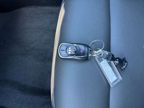 Used 2025 Buick Envista Sport Touring image 20