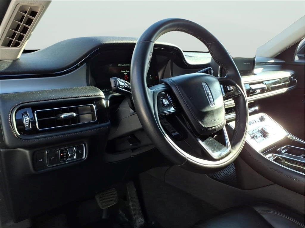 Used 2023 Lincoln Aviator AWD image 16