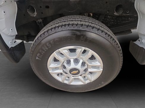 Used 2025 Chevrolet Silverado 2500 LT w/ Safety Package image 34