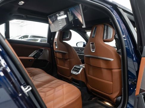 Used 2025 BMW 760i xDrive image 6