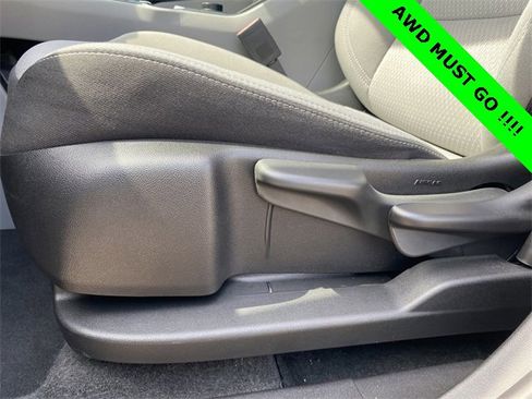 Used 2024 GMC Terrain SLE image 25