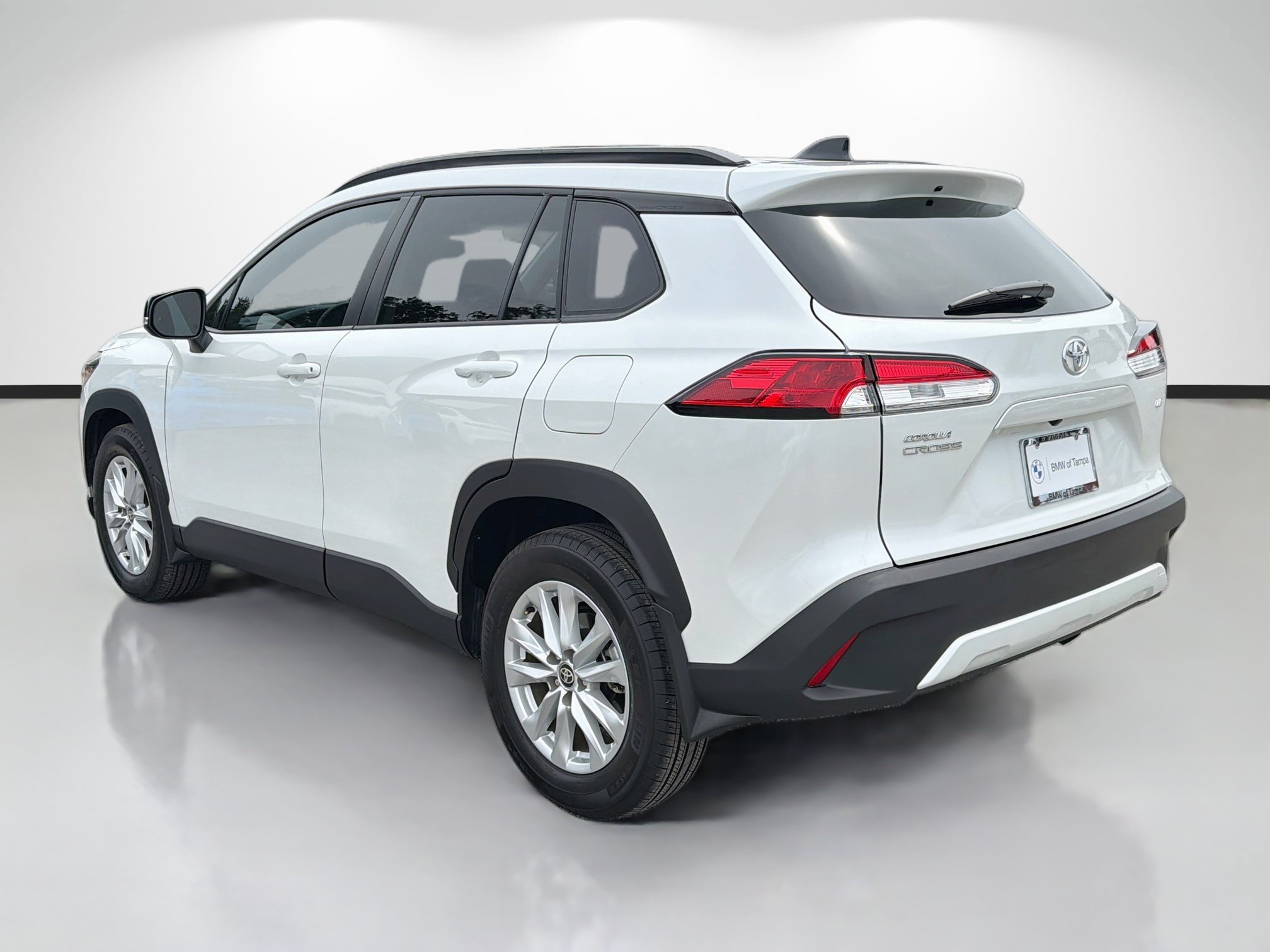 Used 2025 Toyota Corolla Cross LE FWD image 5
