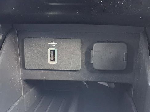 Used 2017 Ford Explorer Platinum image 12