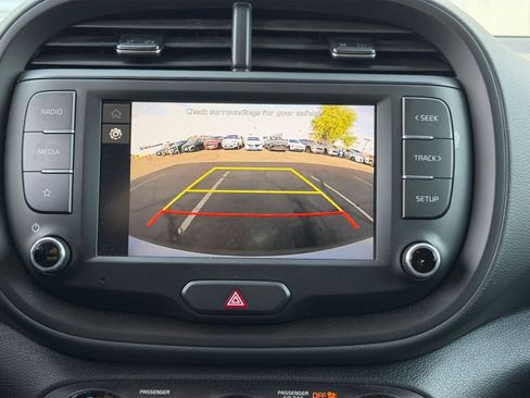 Used 2025 Kia Soul LX w/ LX Technology Package FWD image 22