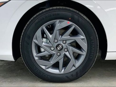Used 2025 Hyundai Elantra Hybrid FWD image 14