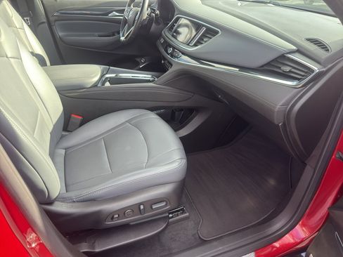 Used 2024 Buick Enclave Premium image 41