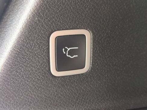 Used 2020 Chrysler Pacifica Touring w/ Advanced Safetytec Group FWD image 15