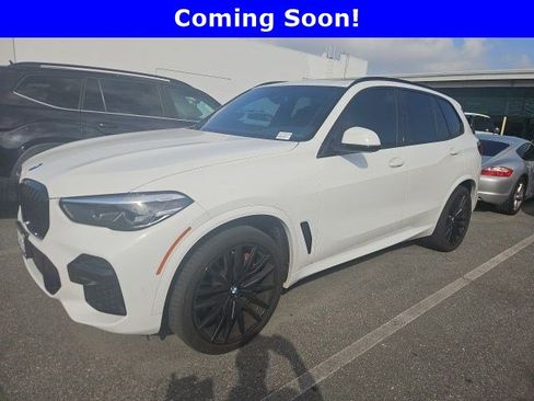Used 2022 BMW X5 M50i w/ Parking Assistance Package AWD/4WD image 1