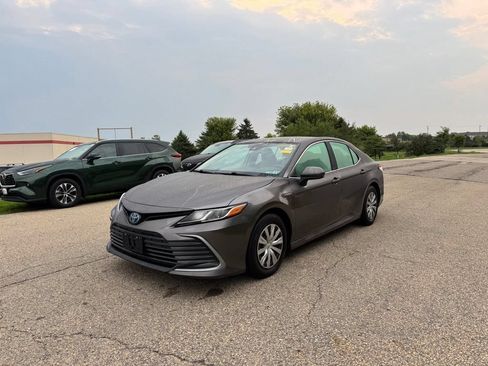 Used 2021 Toyota Camry LE FWD image 11