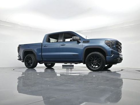 Used 2024 GMC Sierra 1500 Elevation image 29