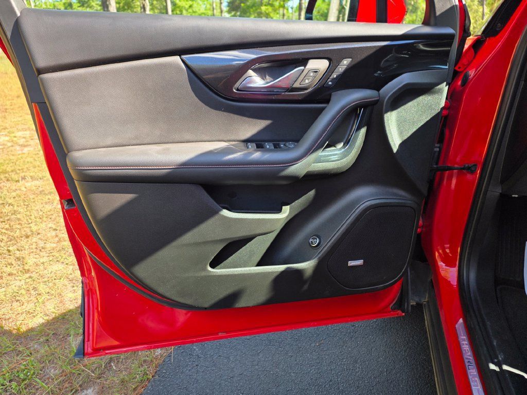 Used 2021 Chevrolet Blazer RS w/ Enhanced Convenience Package FWD image 11