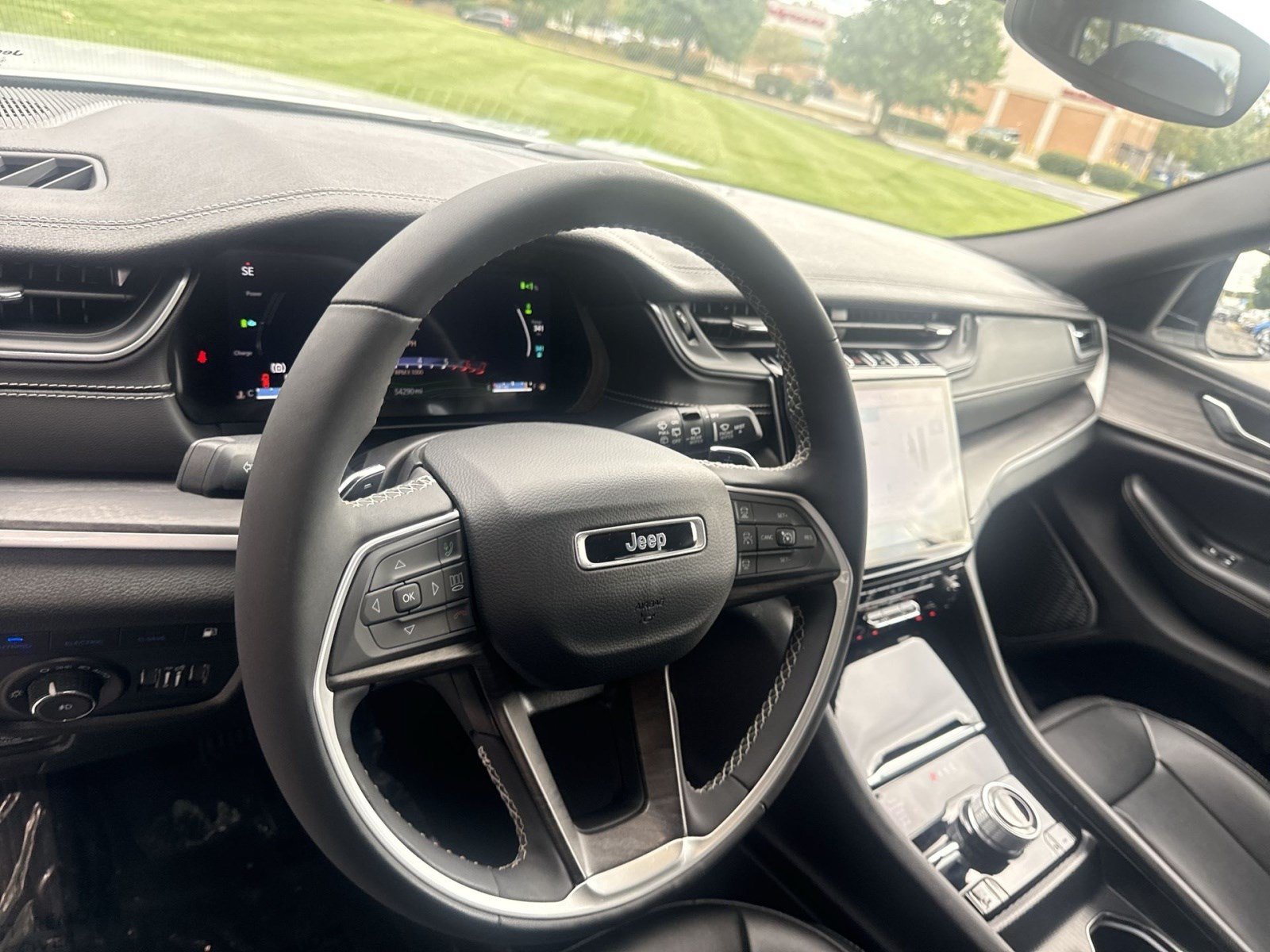 Used 2024 Jeep Grand Cherokee Limited 4xe AWD/4WD image 16