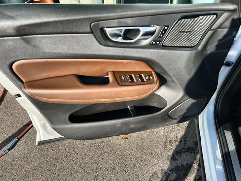 Used 2022 Volvo XC60 B5 Inscription w/ Climate Package image 15