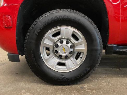 Used 2010 Chevrolet Suburban 2500 LT w/ Snow Plow Prep Package AWD/4WD image 30