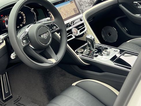 Used 2025 Bentley Flying Spur Plug-In Hybrid image 60