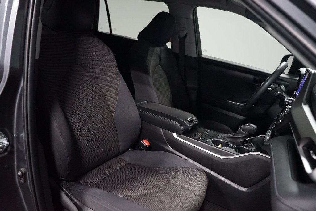 Used 2023 Toyota Highlander L FWD image 26
