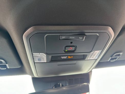 Certified 2025 Toyota Tacoma SR5 AWD/4WD image 19