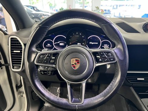 Used 2020 Porsche Cayenne AWD/4WD image 15