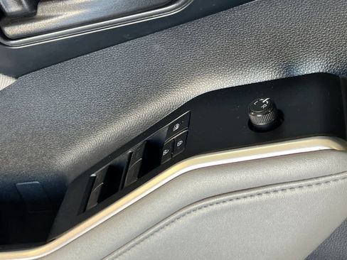 Used 2022 Toyota Highlander L image 13