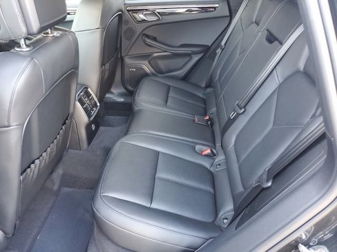 Used 2025 Porsche Macan image 19