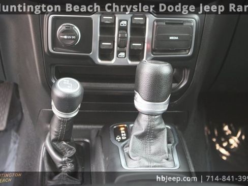 Used 2022 Jeep Wrangler Unlimited Sport image 23