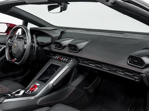 Used 2022 Lamborghini Huracan EVO RWD image 31