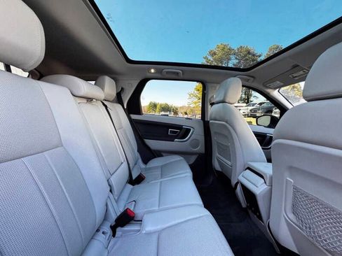 Used 2018 Land Rover Discovery Sport HSE image 16
