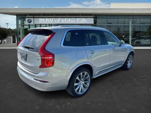 Used 2023 Volvo XC90 B6 Plus image 8