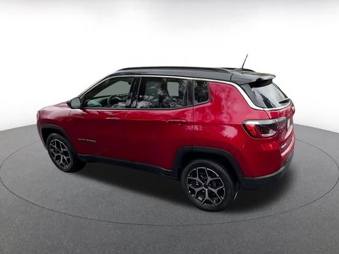 Used 2025 Jeep Compass Limited image 10