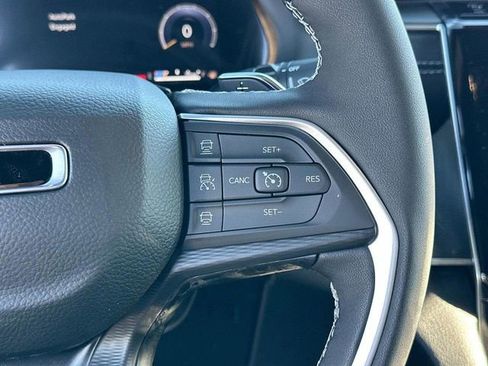 New 2025 Jeep Grand Cherokee Altitude AWD/4WD image 28