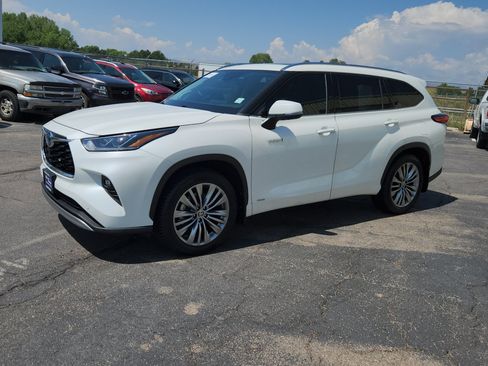 Used 2021 Toyota Highlander Platinum AWD/4WD image 3