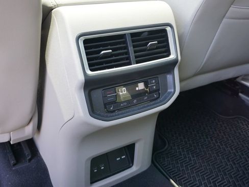 Used 2024 Volkswagen Atlas SEL AWD/4WD image 43