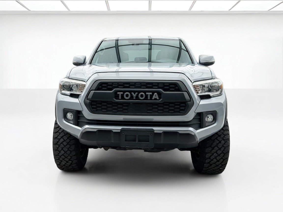 Used 2019 Toyota Tacoma TRD Off-Road AWD/4WD image 2