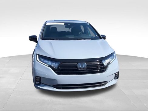 Used 2024 Honda Odyssey Sport image 3