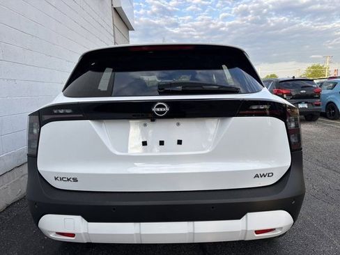 Used 2025 Nissan Kicks SV image 15