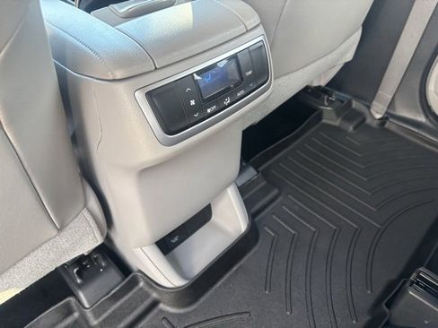 Used 2019 Toyota Highlander XLE image 33